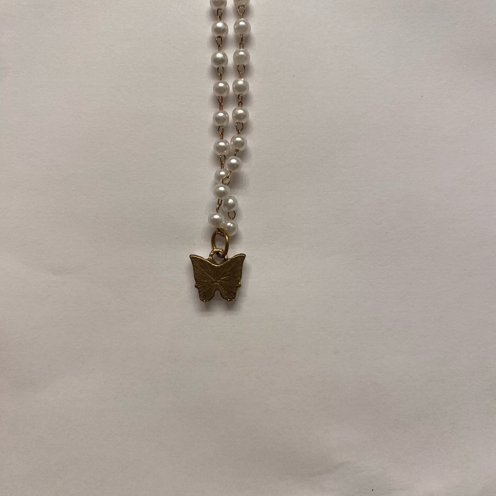 Elegant Faux Pearl Butterfly Necklace - Picture 2 of 3